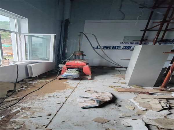 万江街道地基基础下沉墙体裂缝加固注浆顶升施工